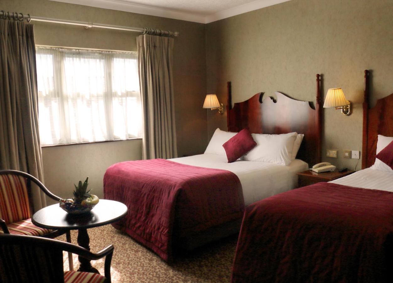 Seven Oaks Hotel Карлоу Экстерьер фото