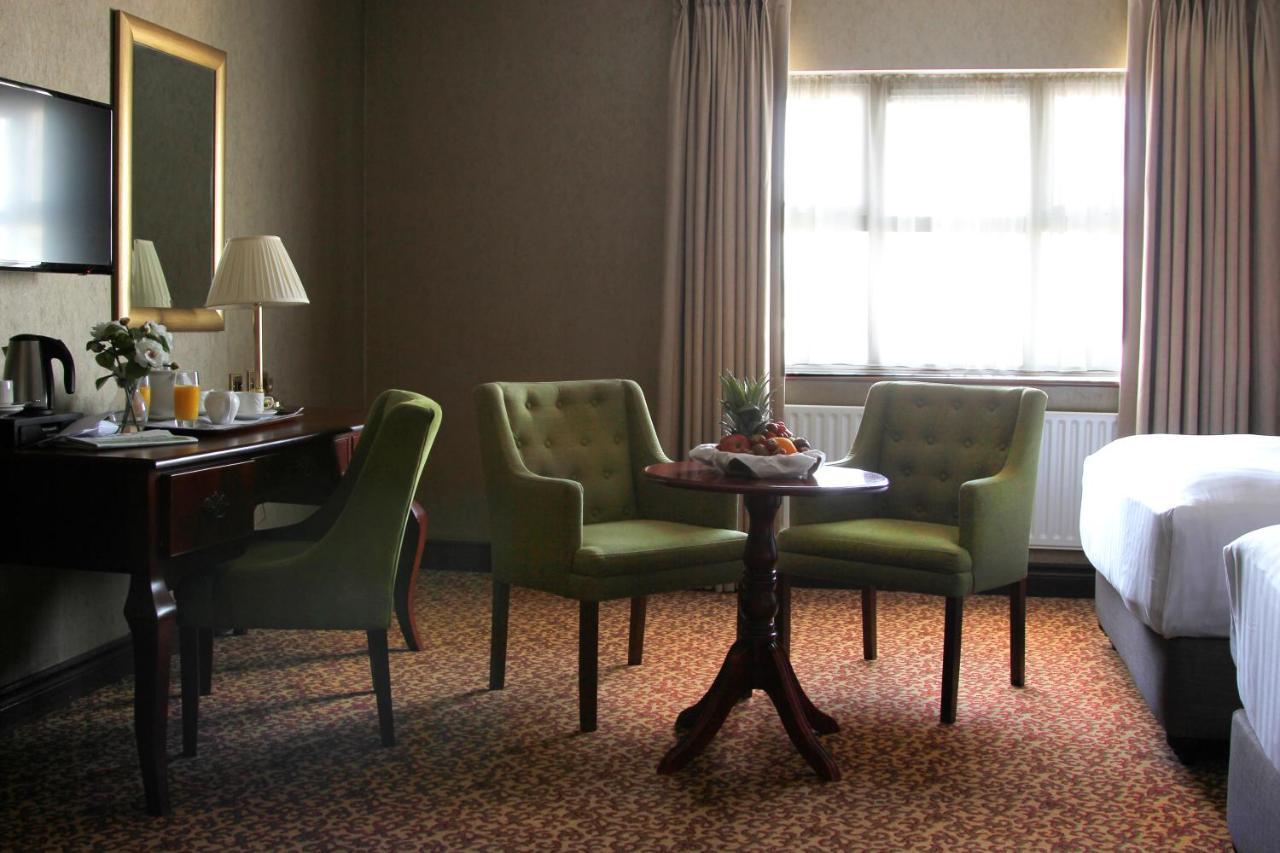 Seven Oaks Hotel Карлоу Экстерьер фото