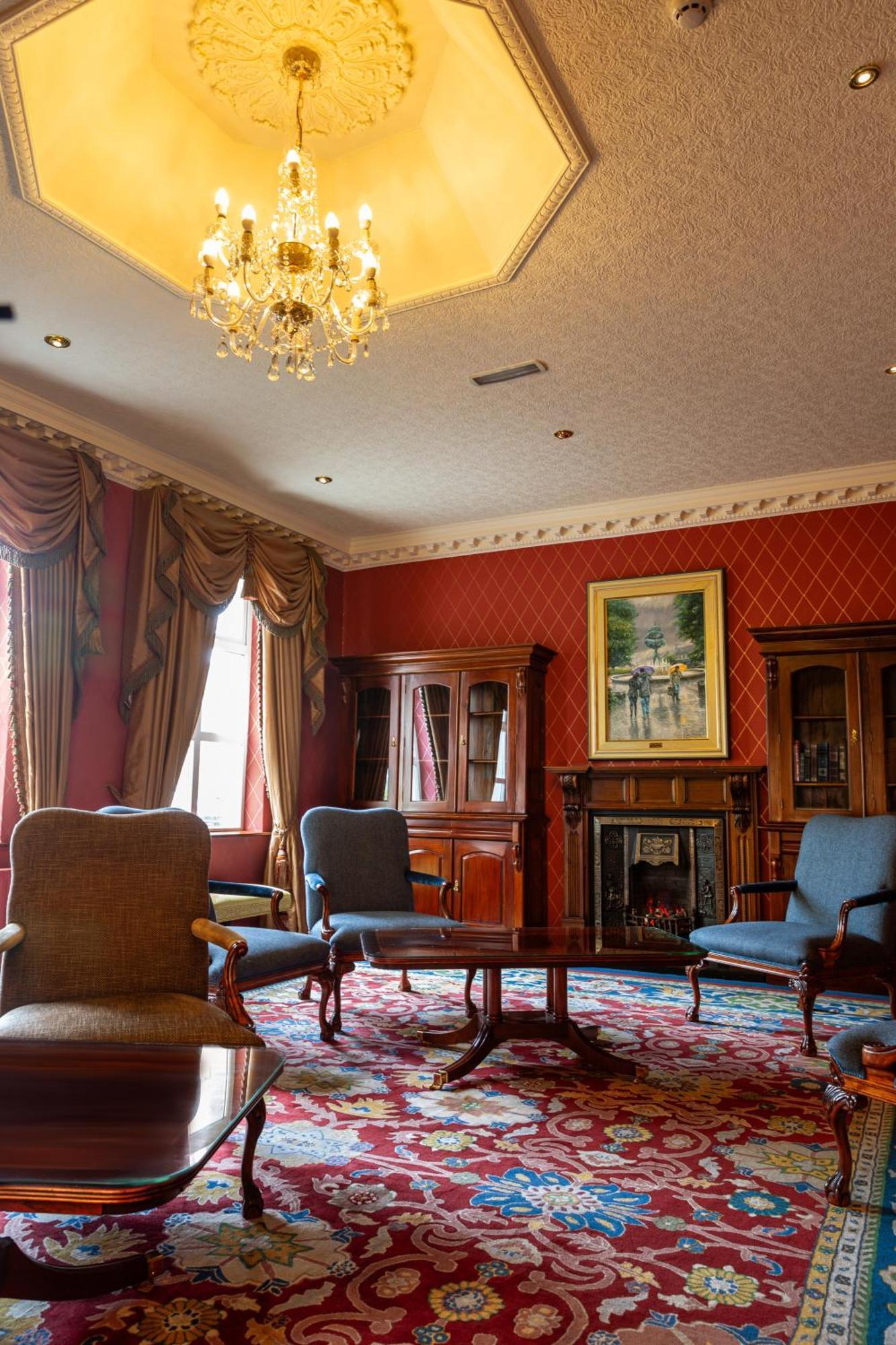 Seven Oaks Hotel Карлоу Экстерьер фото