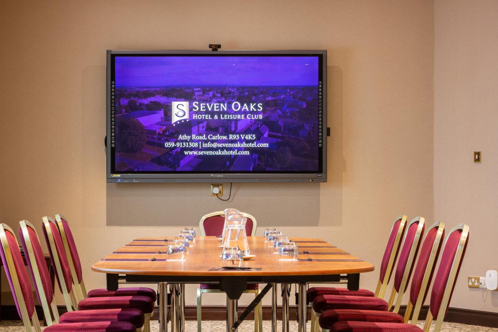Seven Oaks Hotel Карлоу Экстерьер фото
