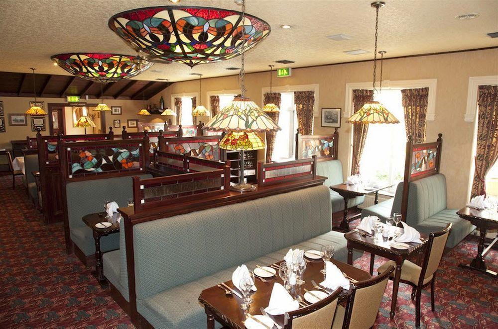 Seven Oaks Hotel Карлоу Экстерьер фото