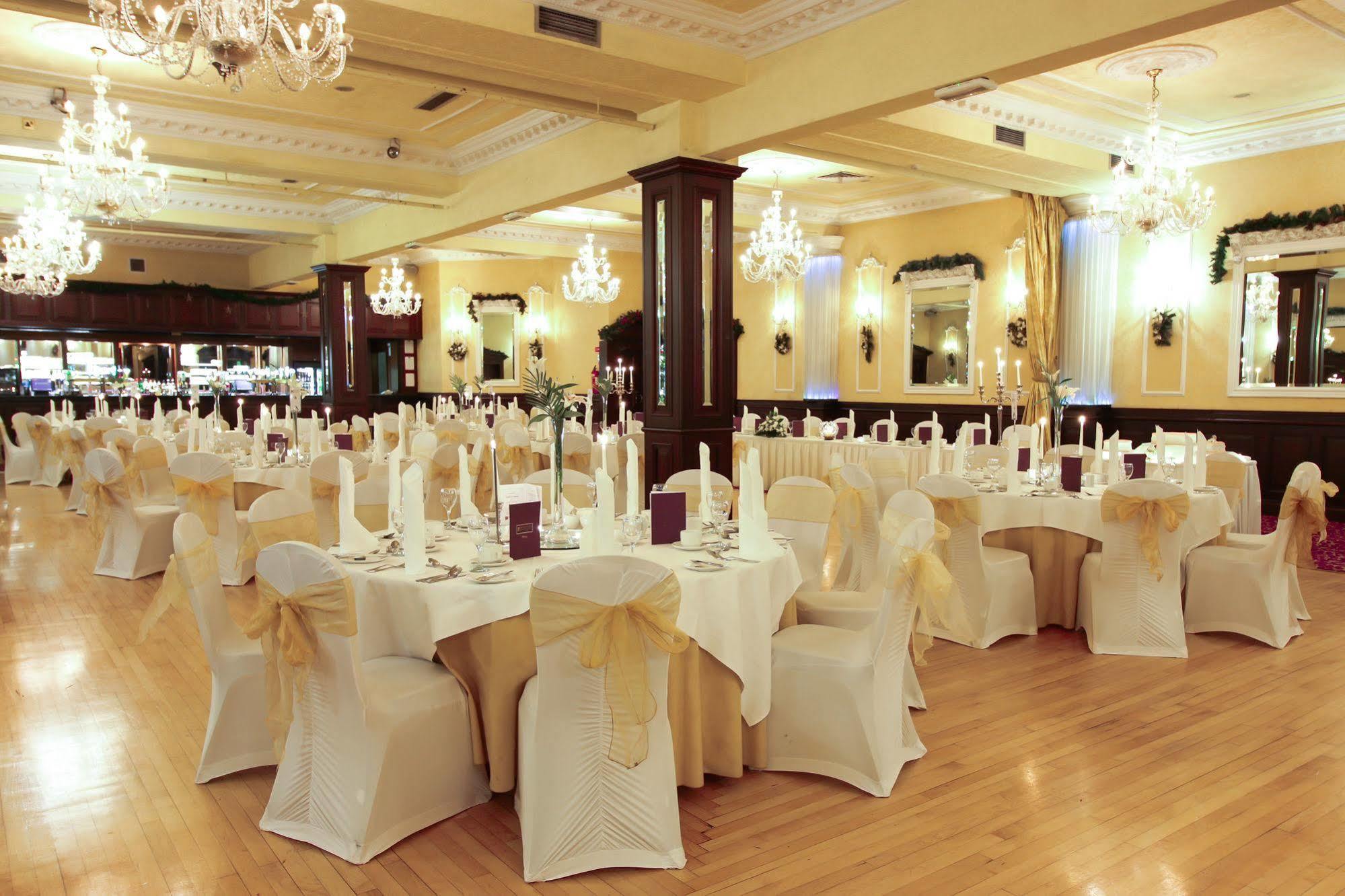 Seven Oaks Hotel Карлоу Экстерьер фото