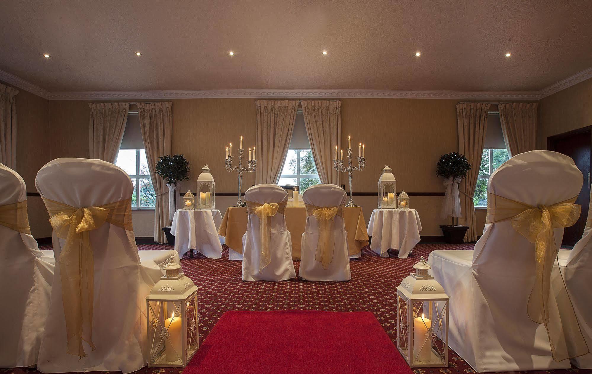 Seven Oaks Hotel Карлоу Экстерьер фото