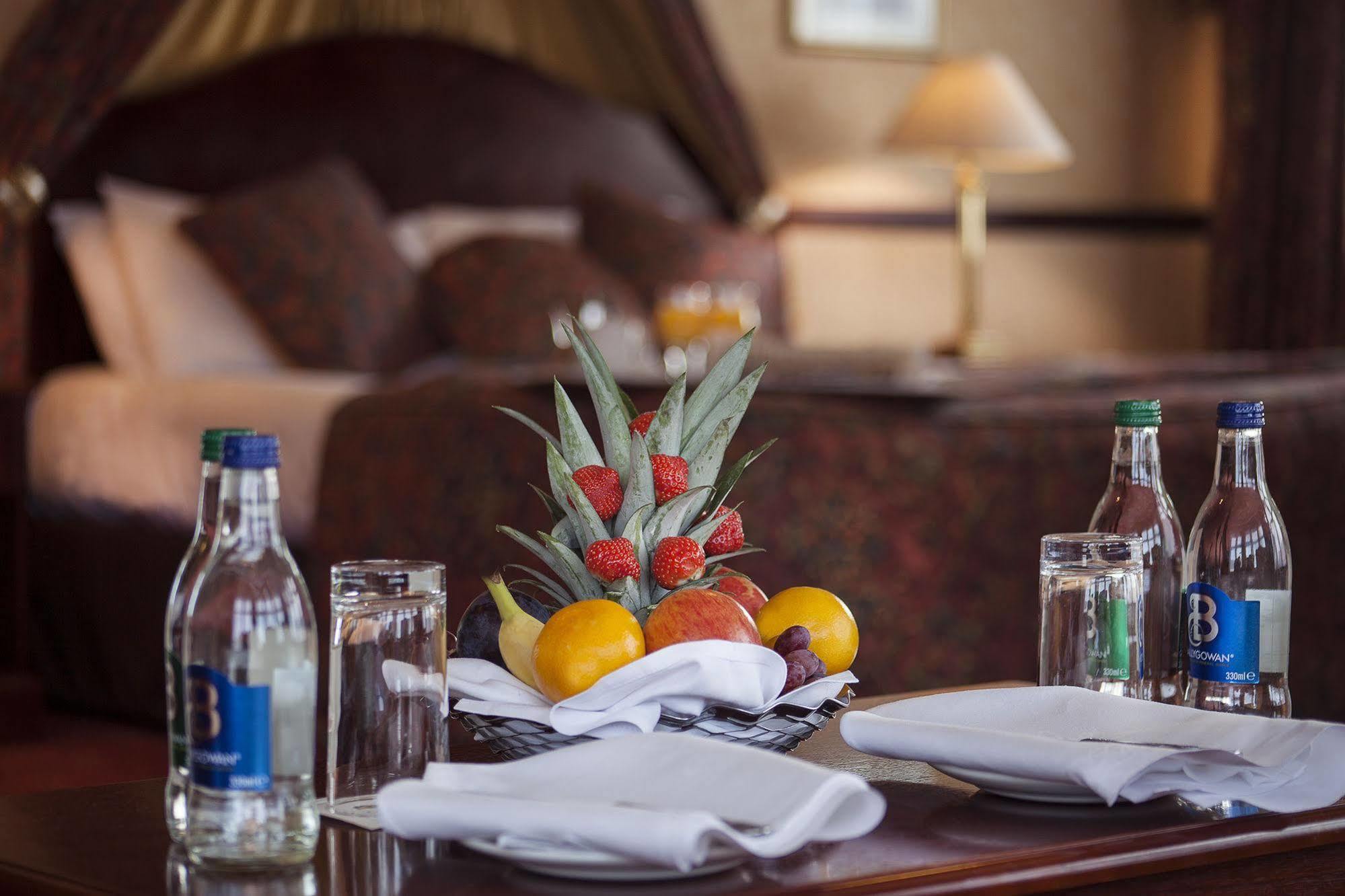 Seven Oaks Hotel Карлоу Экстерьер фото