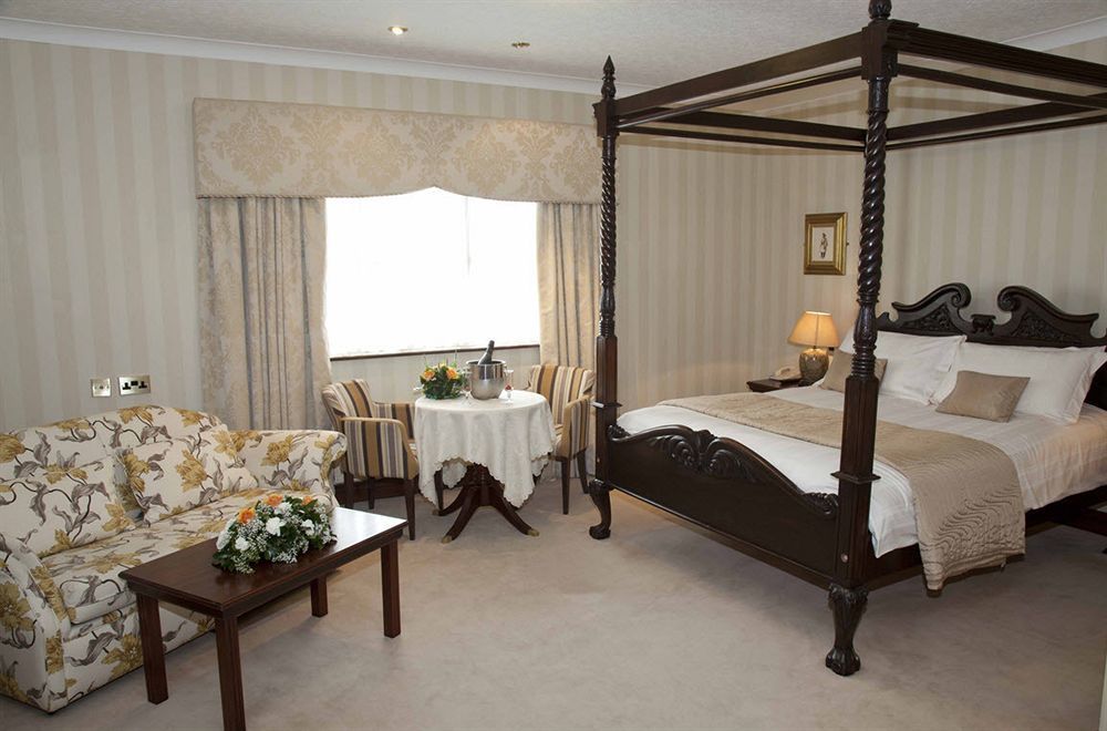 Seven Oaks Hotel Карлоу Экстерьер фото
