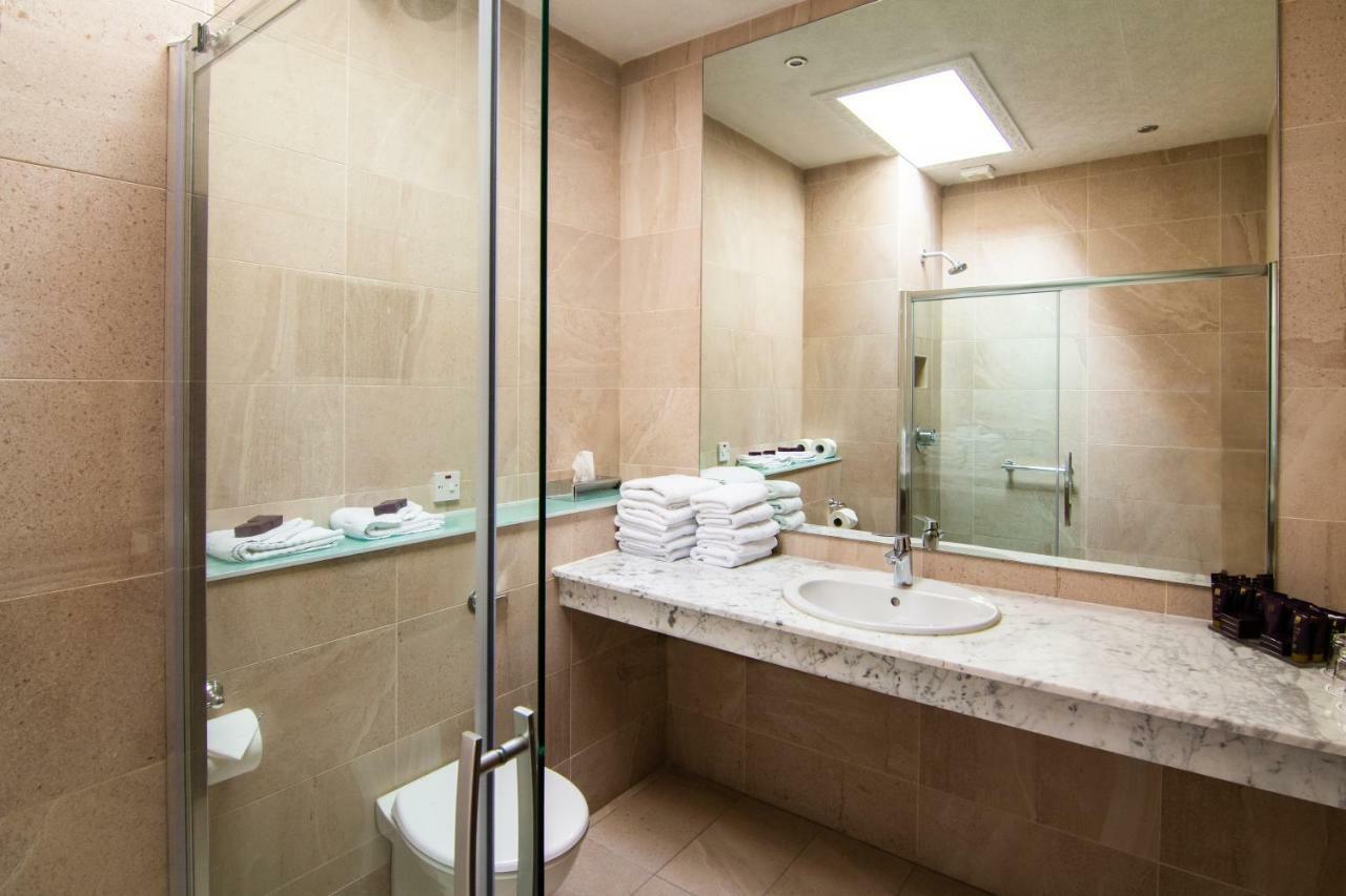 Seven Oaks Hotel Карлоу Экстерьер фото