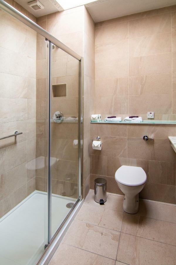 Seven Oaks Hotel Карлоу Экстерьер фото
